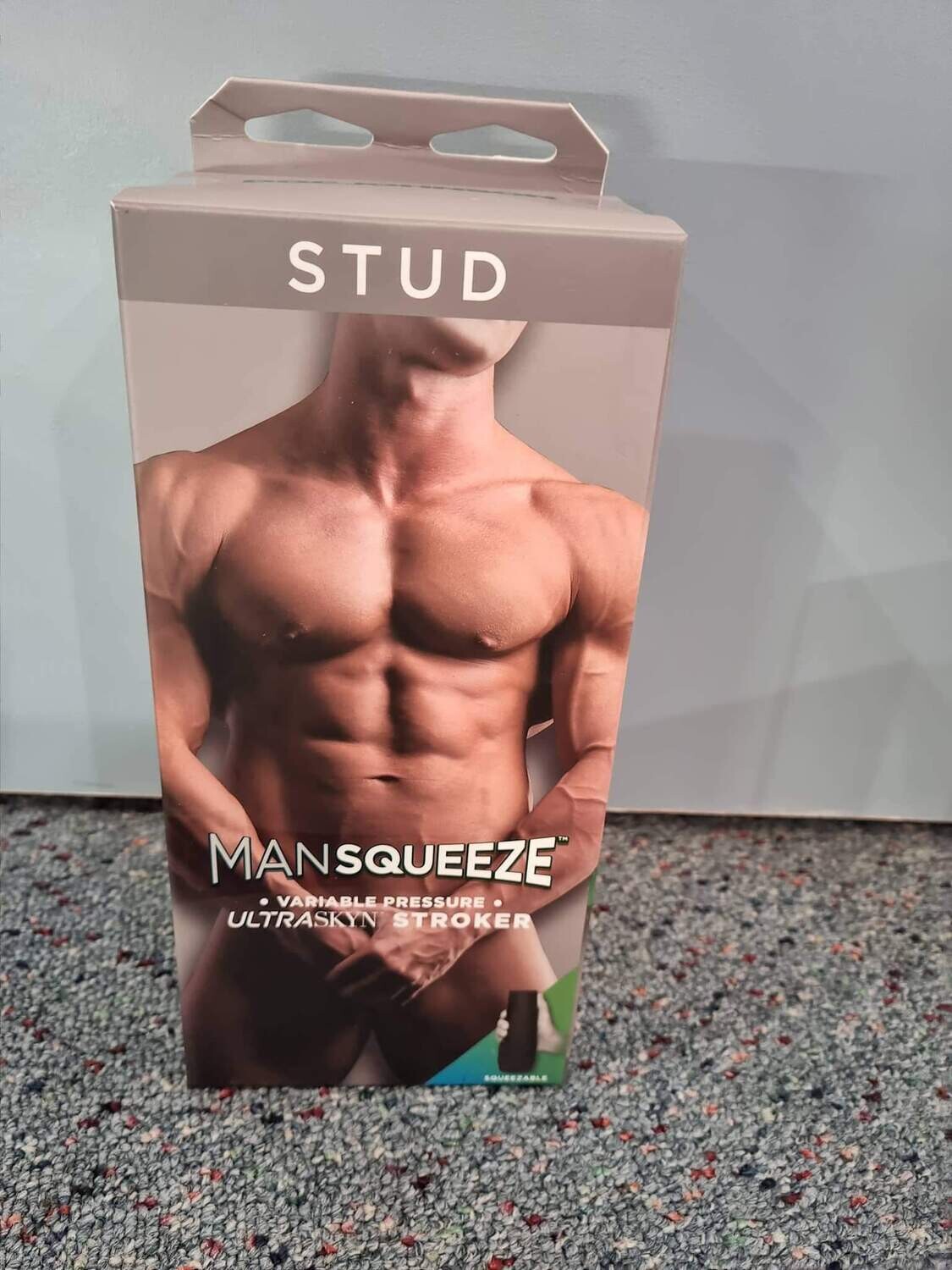 MAN SQUEEZE - STUD