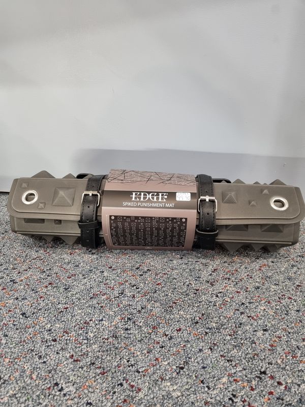 EDGE SPIKED PUNISHMENT MAT