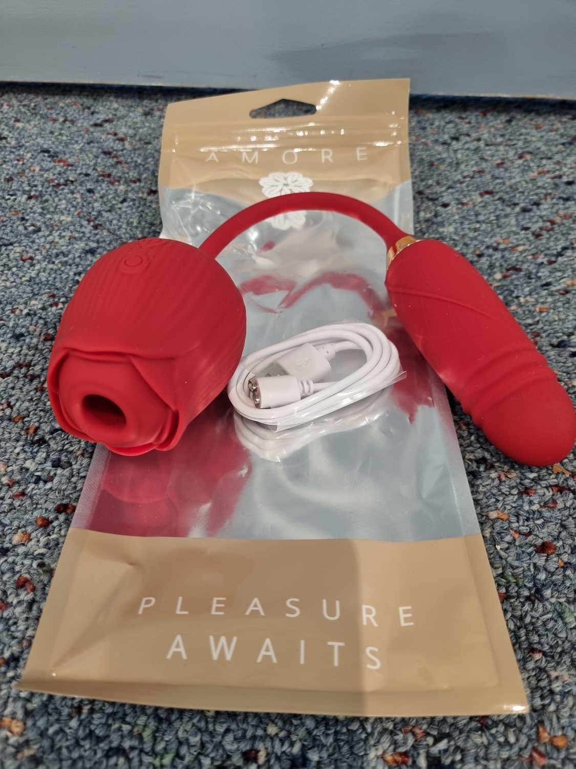 AMORE - SUCTION ROSE AND THRUSTING VIBRATOR