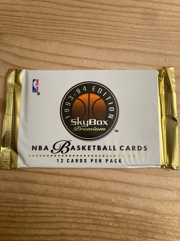 1993/94 Skybox Premium Series 1 Basketball Hobby Pack