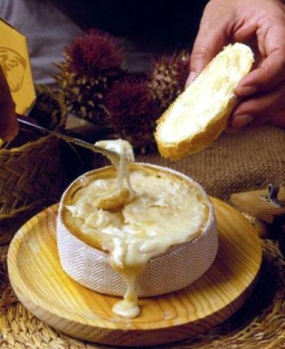 QUESO PERIGALES DE OVEJA EXTREMEÑO (0,700 Kg) Es uno de los quesos más representativos de la gastronomía española.