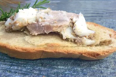 LOMO FRITO EN MANTECA IBERICA Un manjar para disfrutar de sabrosas tostadas en los desayunos o meriendas.