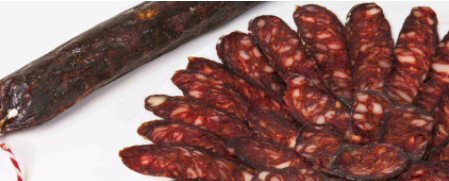 MORCILLA ACHORIZADA es un embutido típico artesano, compuesto de magro de cerdo y grasa de cerdo .
