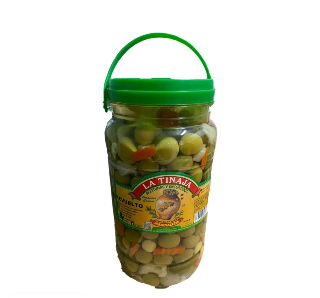 Revuelto de Sabores: Aceitunas y Encurtidos Exquisitos para Degustar