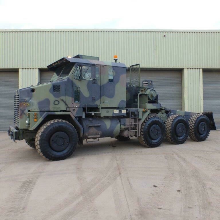 Oshkosh M1070 8x6 Heavy equipment transporter (HET) LHD