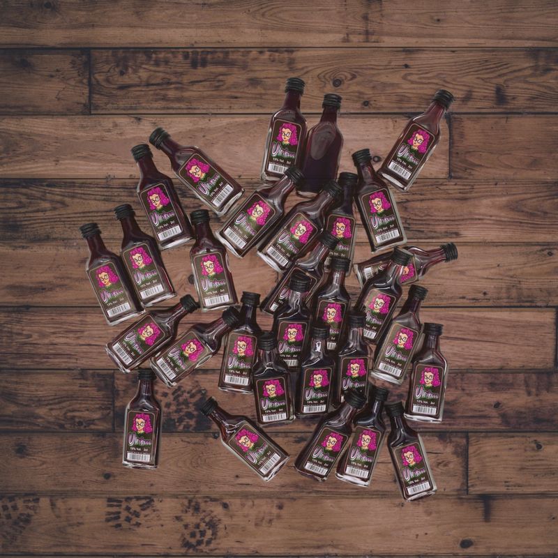 Mini Ulrikeee 20er - Blaubeerenlikör 15% Vol. 0,02L Mini Ulrikeee 20er - Blaubeerenlikör 15% Vol. 0,02L