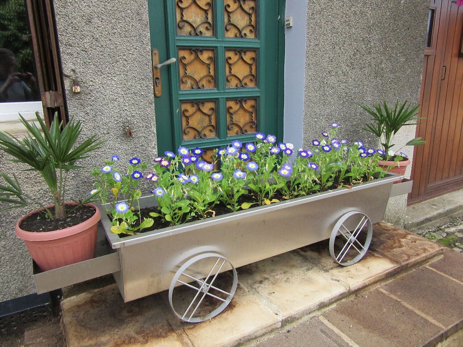 Superbe Jardinière en inox avec roues