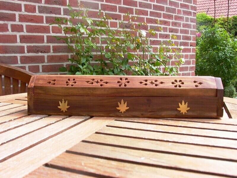 Räucherstäbchenhalter und Vorratsbox Holz geschnitzt Räucherstäbchenhalter und Vorratsbox Holz geschnitzt