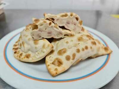 Empanadas de Jamon y Queso Mozarella
