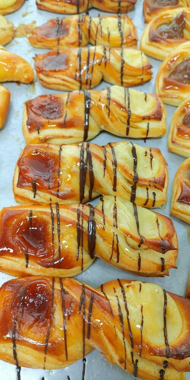 Docena de facturas surtidas