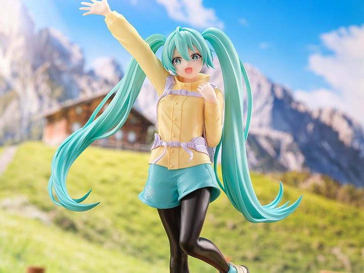 Hatsune Miku Holiday Memories Mountain Climbing Figure