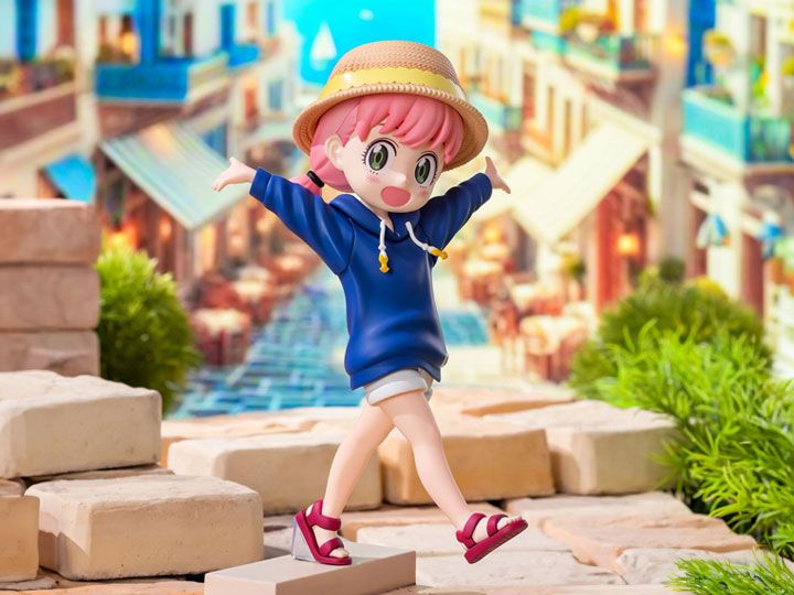 Spy x Family Luminasta Anya Forger (Resort!) Figure