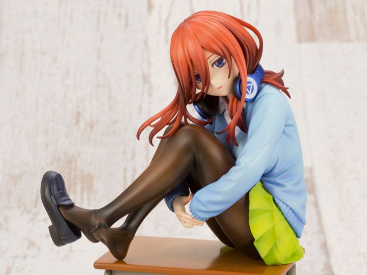 The Quintessential Quintuplets Miku Nakano 1/8 Scale Figure