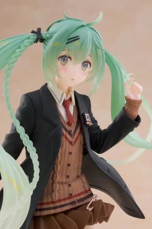 Vocaloid Hatsune Miku Fashion Preppy Ver. Figure