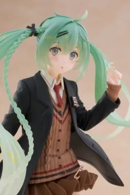 Vocaloid Hatsune Miku Fashion Preppy Ver. Figure
