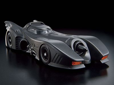 Batman (1989) Batmobile 1/35 Scale Model Kit