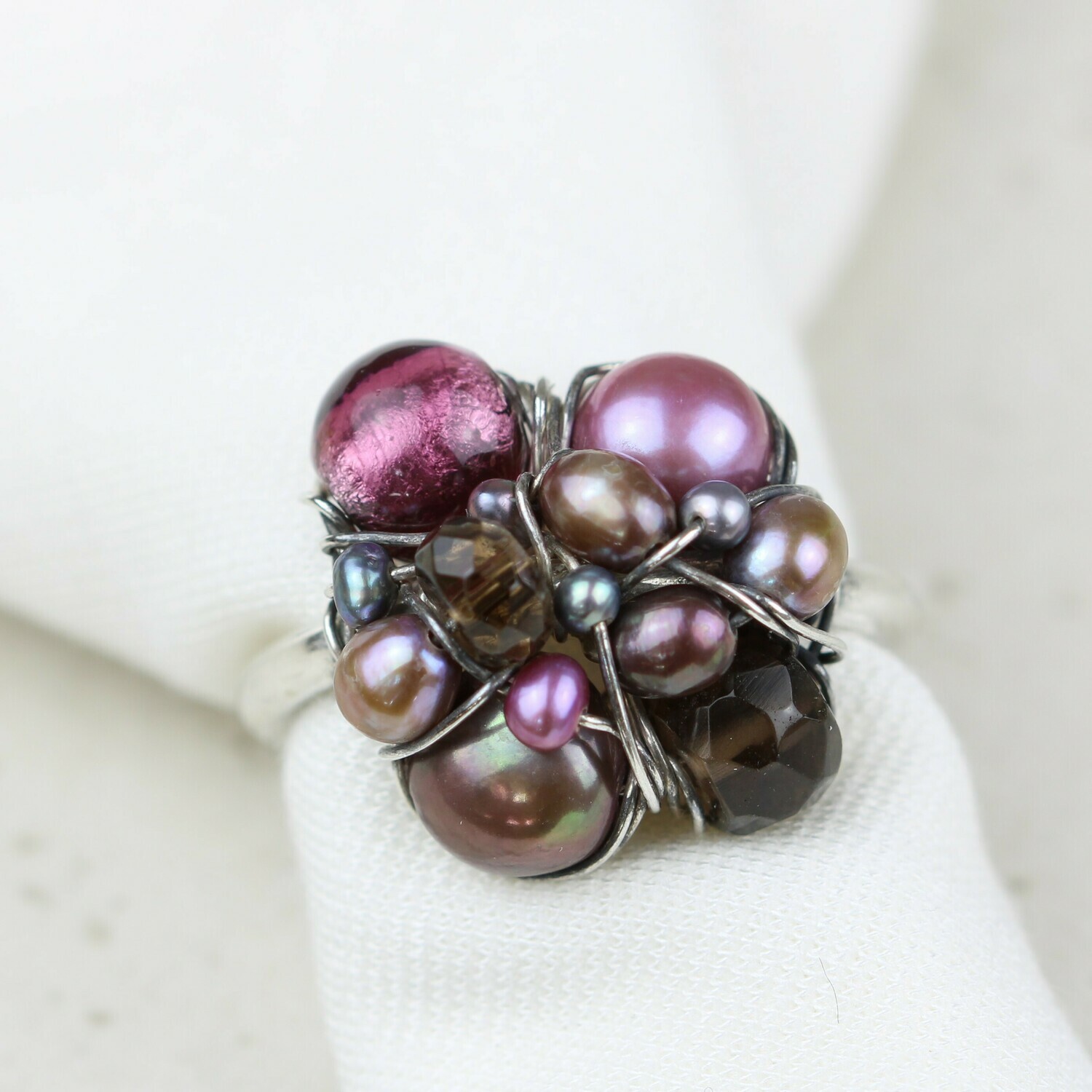 Kulturperler, røgkvarts, muranoglas og sterlingsølv.