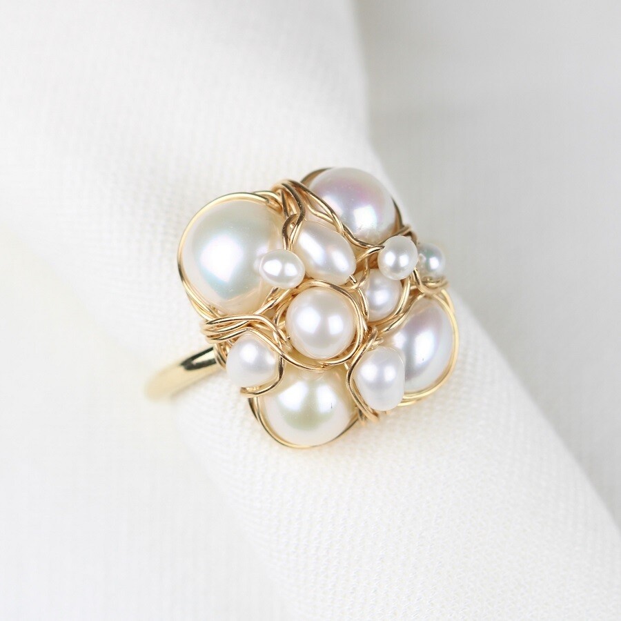 8 karat guldring med hvide kulturperler