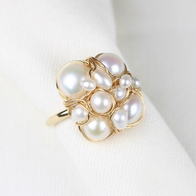 8 karat guldring med hvide kulturperler