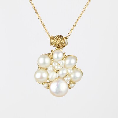 Forgyldt sølv og hvide kulturperler