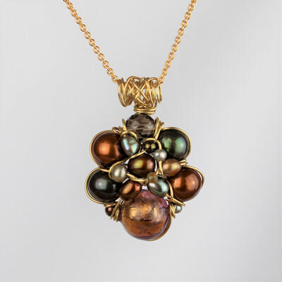 8 karat guld,  Murano-glas, røgkvarts og lille ild-agat.