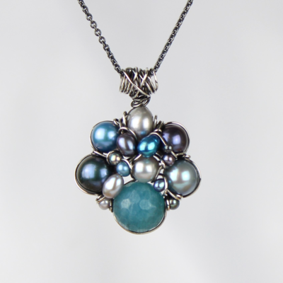 Kulturperler, blå kvarts og sterlingsølv.