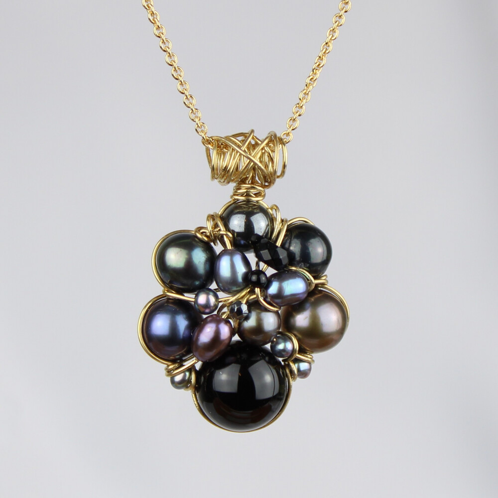 Forgyldt sølv, kulturperler, onyx, hæmatit