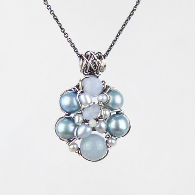 Blå kulturperler, blå agat, blonde agat og sterlingsølv.