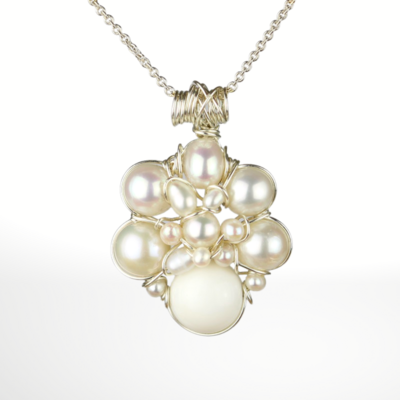 Kulturperler, hvid jade og sterlingsølv.