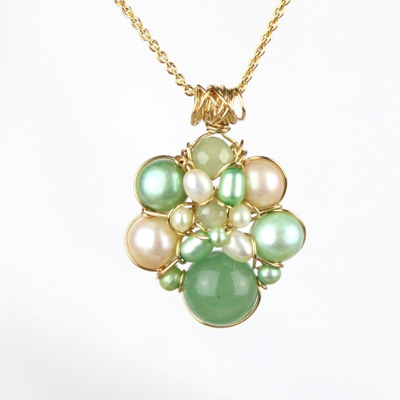 Forgyldt sølv, kulturperler, aventurin, mos-agat, serpentin.