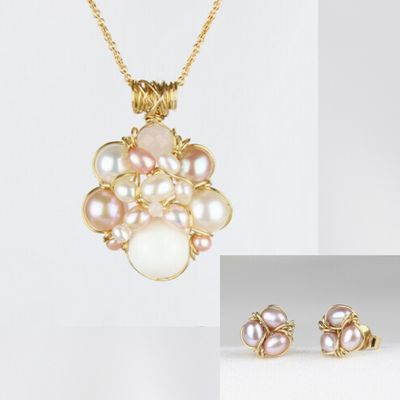 Halskæde med hvid jade og ørepynt, forgyldt