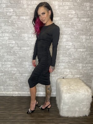 RD INTERNATIONAL BLK ROUCHED L/S MIDI DRESS