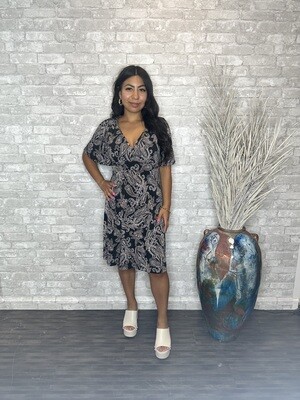 VM BLK PAISLEY FLUTTER SLV DRESS