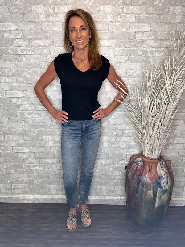 MICHAEL STARS  V NECK SLEEVELESS TEE