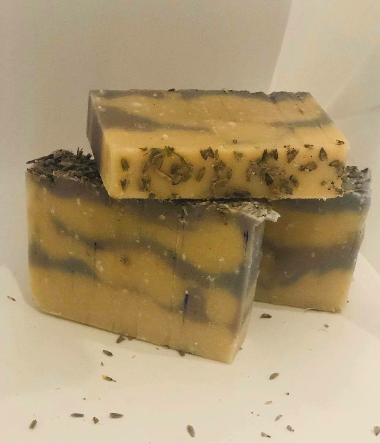 Les Savons Chloé - Lait de chèvre et Lavande Les Savons Chloé - Lait de chèvre et Lavande
