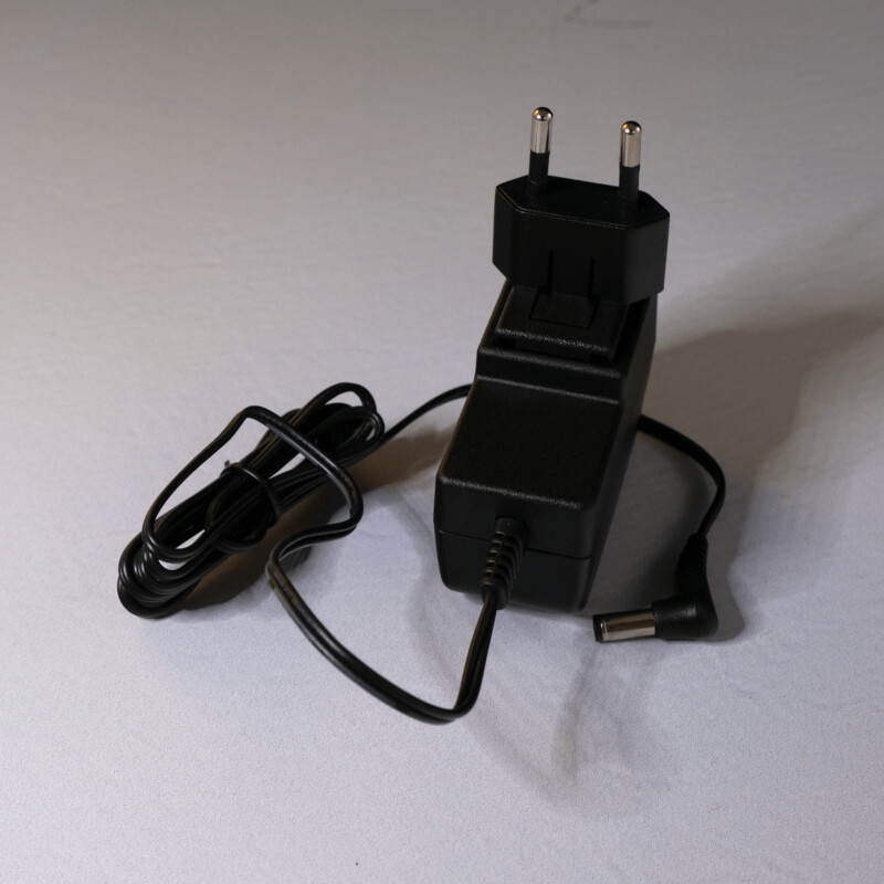 Universal power adaptor