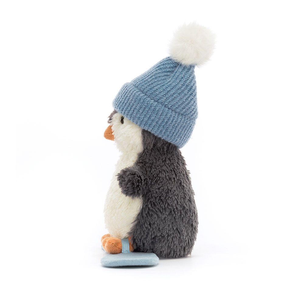 Jellycat Peanut Penguin Snowboarding, weicher Kuschelpinguin mit blauem Snowboard & Zipfelmütze mit Bommel, Ansicht von vorne