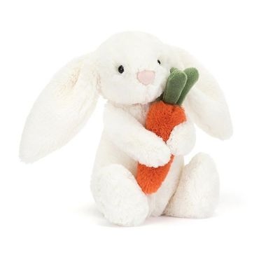 Hase mit Karotte Bunny - Bashful Bunnies Jellycat Bashful Bunny mit Karotte, 18cm, leicht schräge Ansicht, sitzend, weichem Fell in Creme