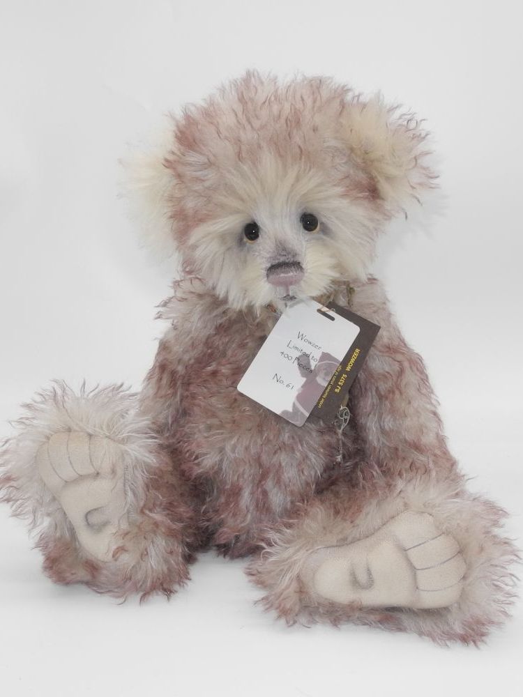 CHARLIE BEARS Wowzer