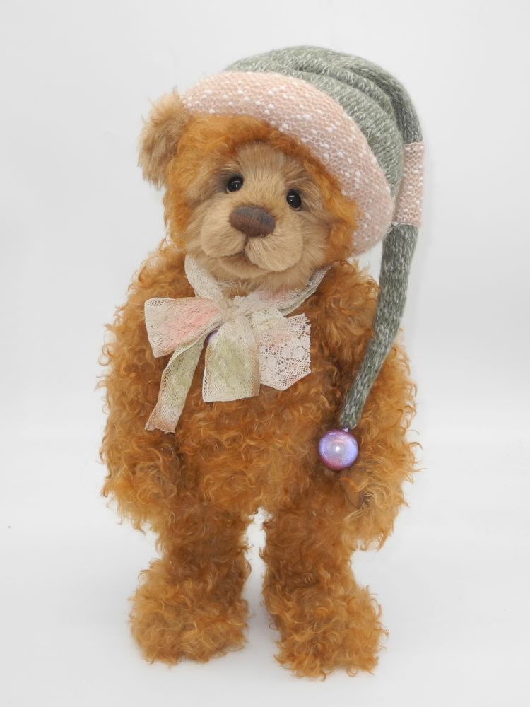CHARLIE BEARS Nippy