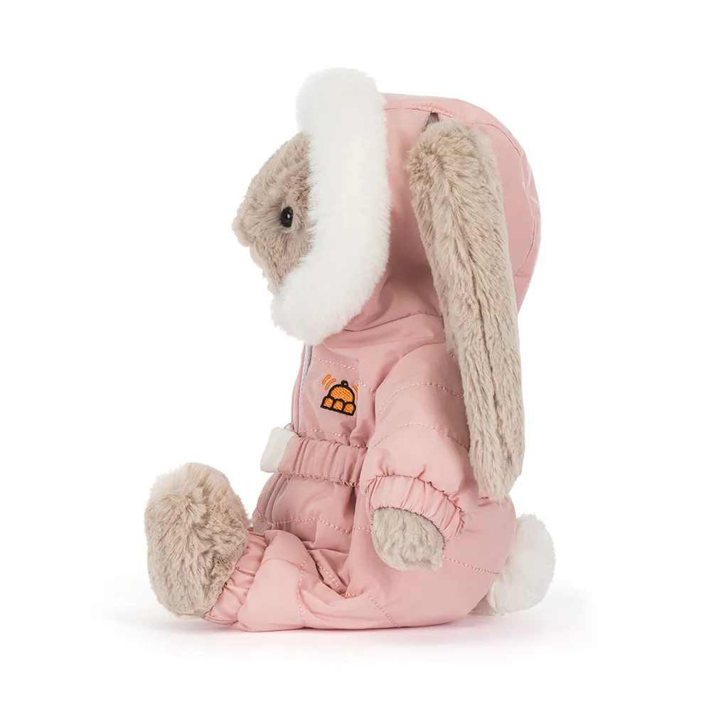 Jellycat Bashful Bunny Snow Suit, Medium 31cm, Kuschelhase in Beige mit rosa Skianzug, diagonale Ansicht von vorne