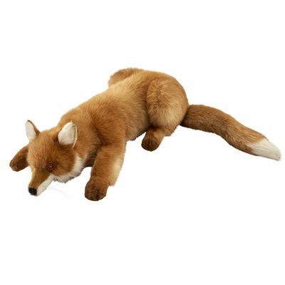 Fuchs Liegend von Hansa Creation, naturgetreues Plüschtier mit hellbraunem Fell, weißen Akzenten, Ansicht von vorne