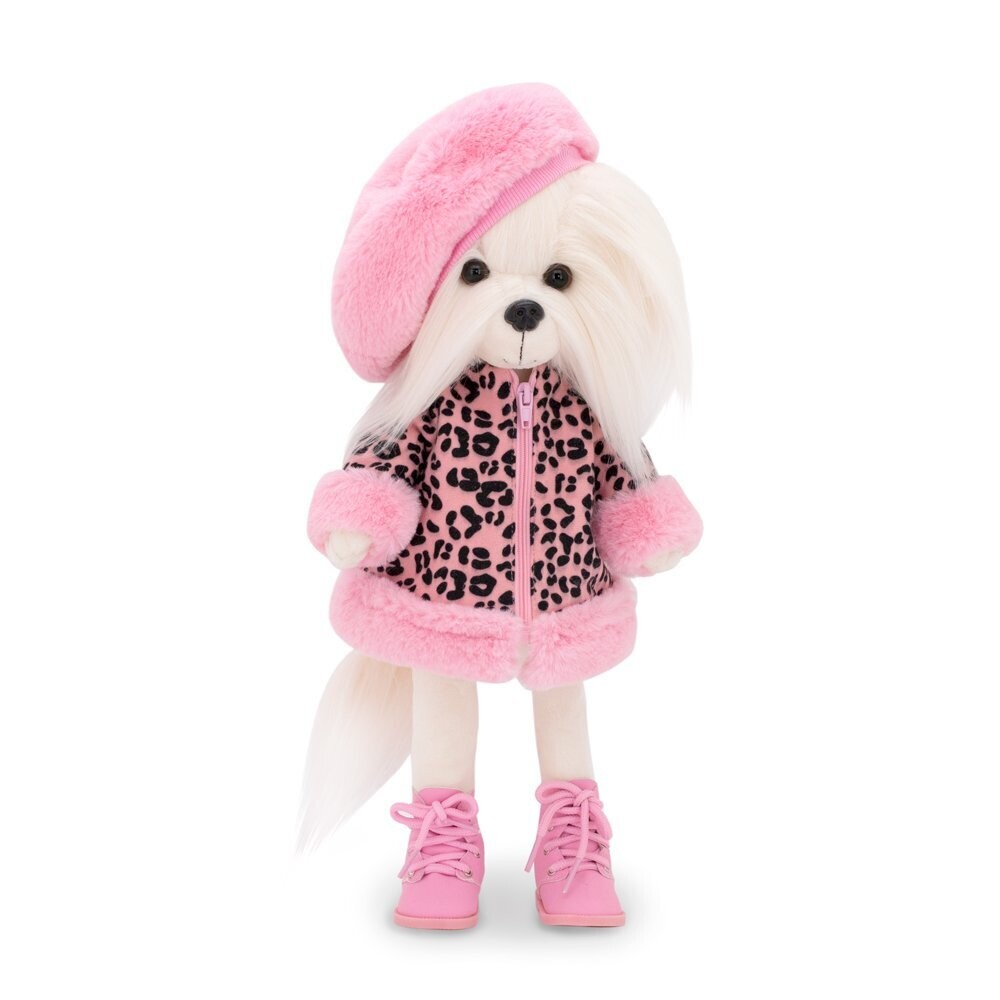 Lucky Mimi von Orange Toys als Malteser Hund Stoffpuppe im rosa Leo-Mantel und Mütze, frontal