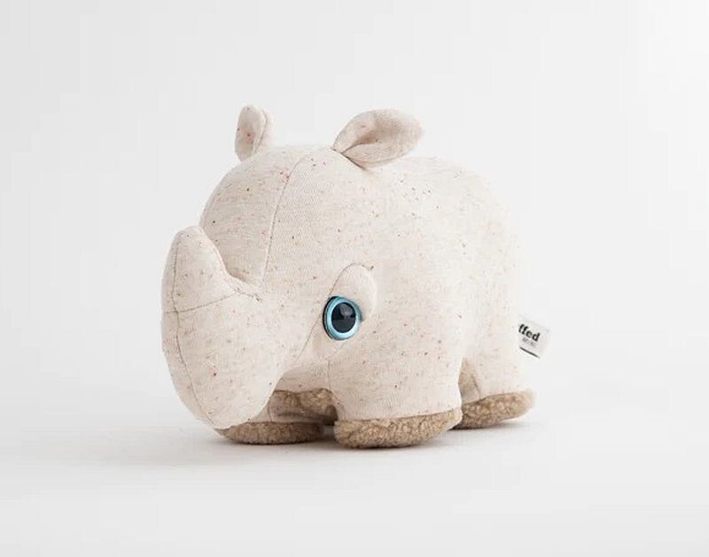 The Mini Rhino - BigStuffed Mini Savannah Rhino BigStuffed in Ivory, weiches Plüsch-Nashorn 25cm aus Baumwolle, Polyester und Leinen, Ansicht von vorne