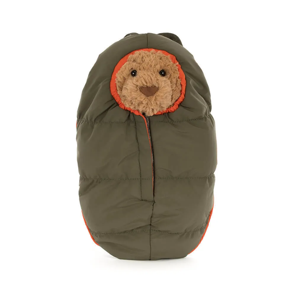 Jellycat Bär Bartholomew Camping Outfit Hiking Bear braunes Plüschtier ausziehbare Wanderkleidung passender Schlafsack 