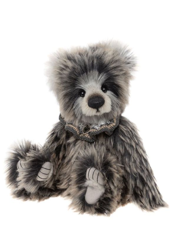CHARLIE BEARS Bär Pebbleshire Charlie Bears Pebbleshire grau beige mohair plüsch panda sitzend aus der Isabelle Collection mit Kragen und Herz Anhänger
