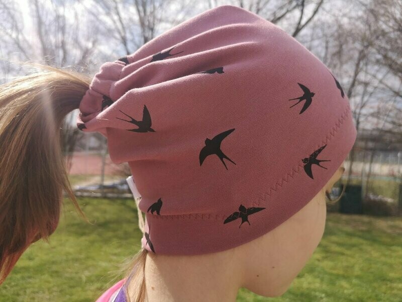 Sofortkauf Zopfmütze Schwalben aus Jersey genäht KU: 48 / 50 cm