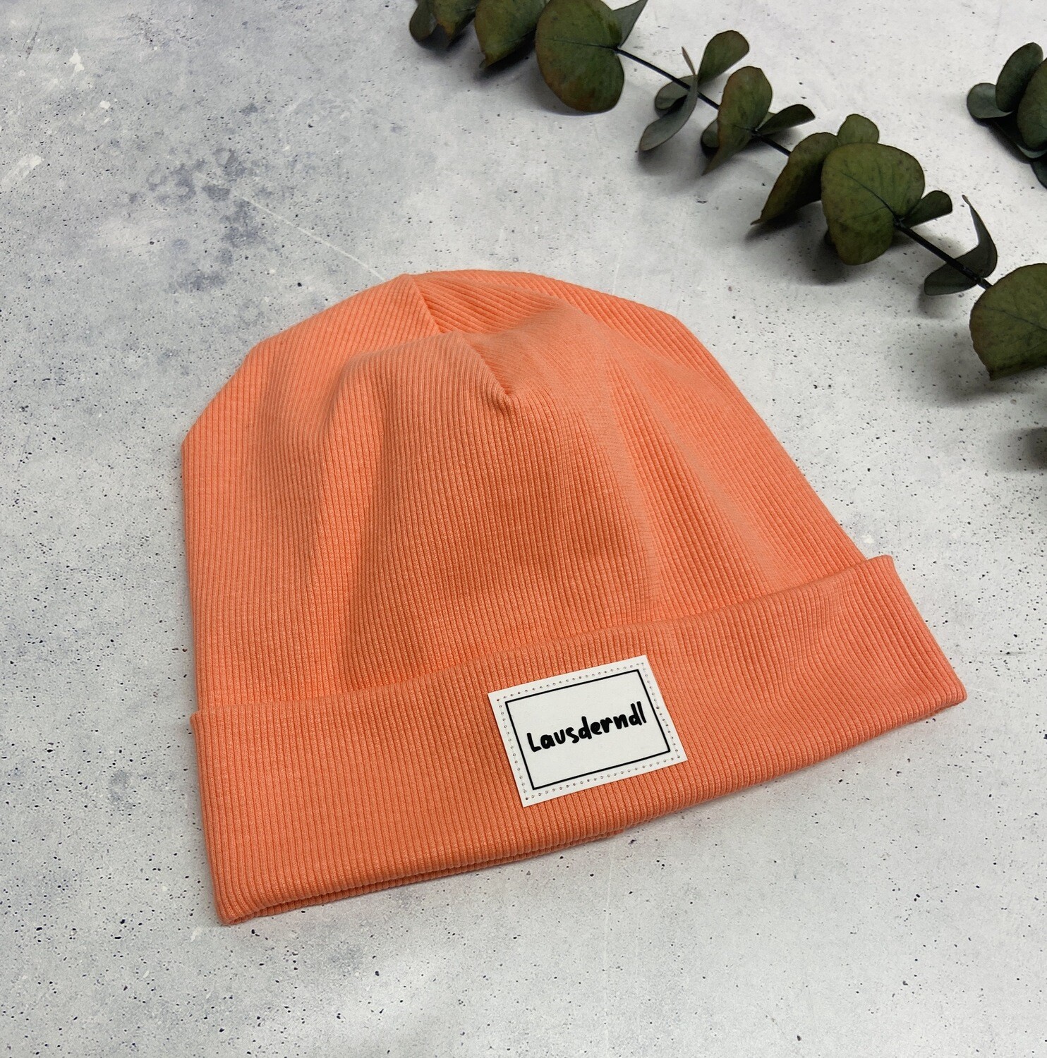 Sofortkauf Beanie / Mütze Lachs mit Patch Lausderndl KU: 50/52