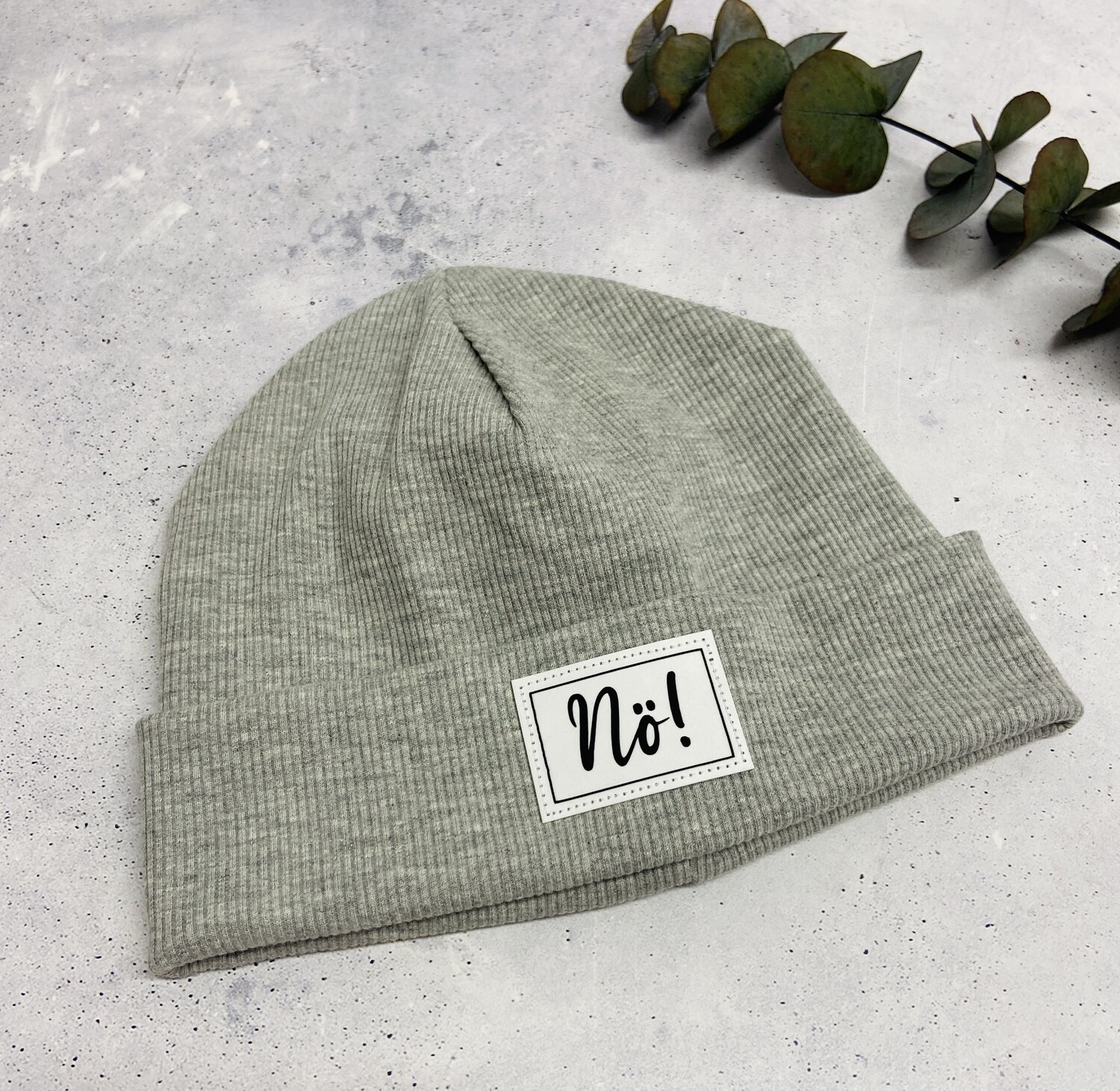 Sofortkauf Beanie / Mütze Grau meliert mit Patch Nö! KU: 48/50
