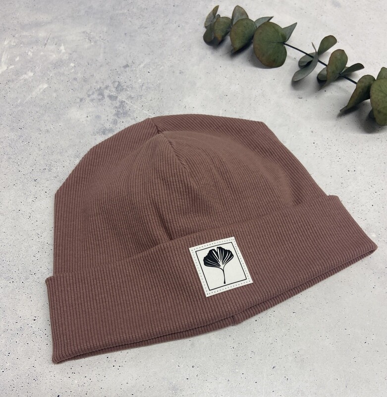 Sofortkauf Beanie / Mütze dunkles Altrosa mit Patch Ginkgo Blatt KU: 52/54